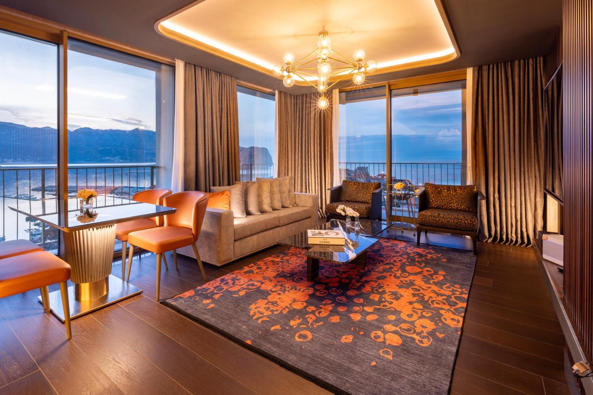 Merit Starlit Hotel & Residences 부드바 외부 사진