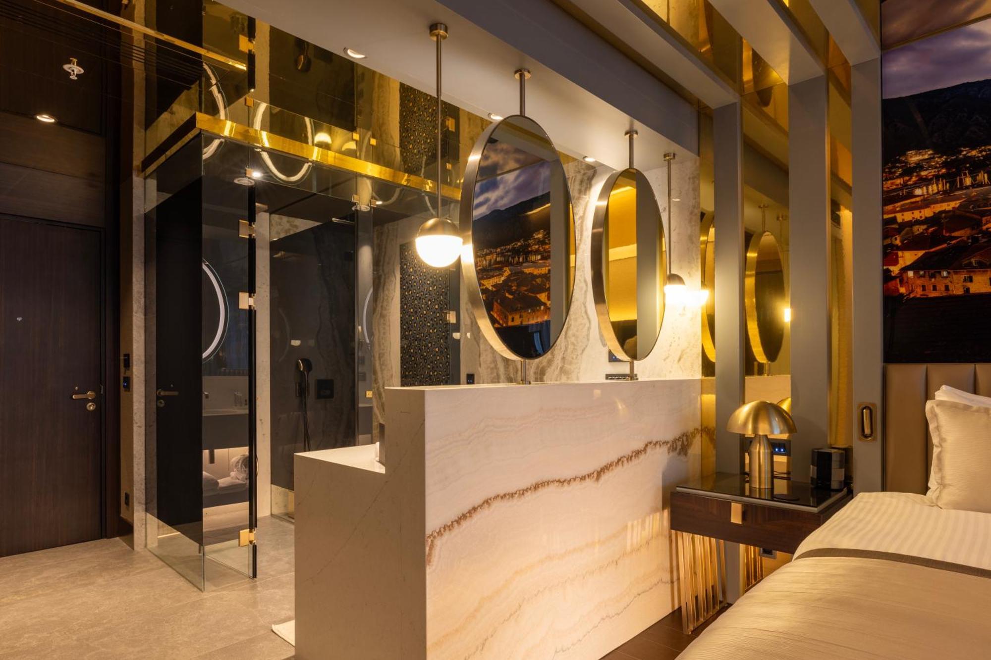 Merit Starlit Hotel & Residences 부드바 외부 사진