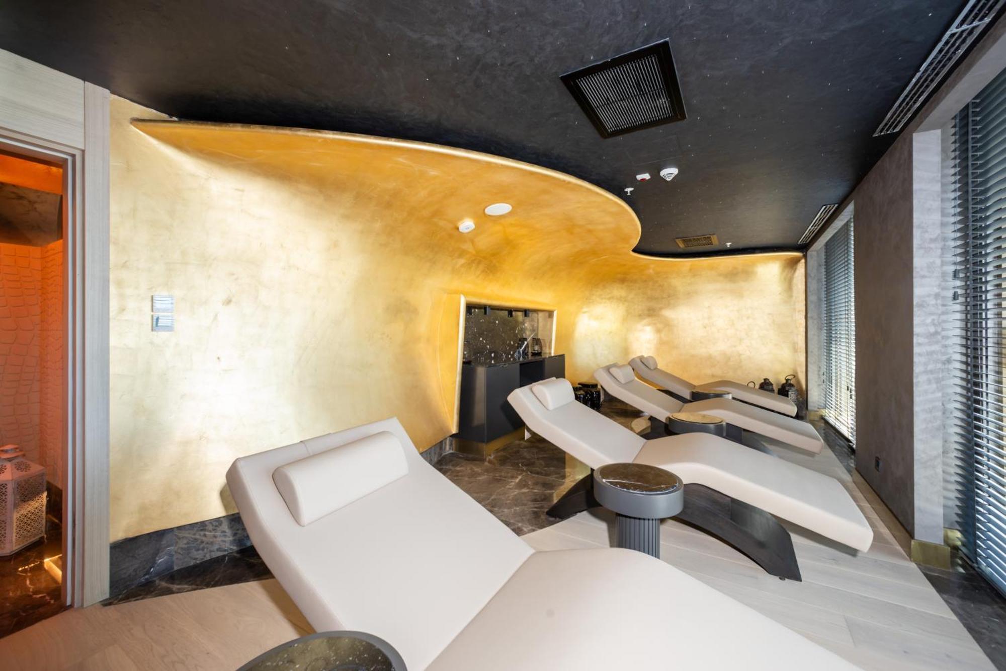 Merit Starlit Hotel & Residences 부드바 외부 사진